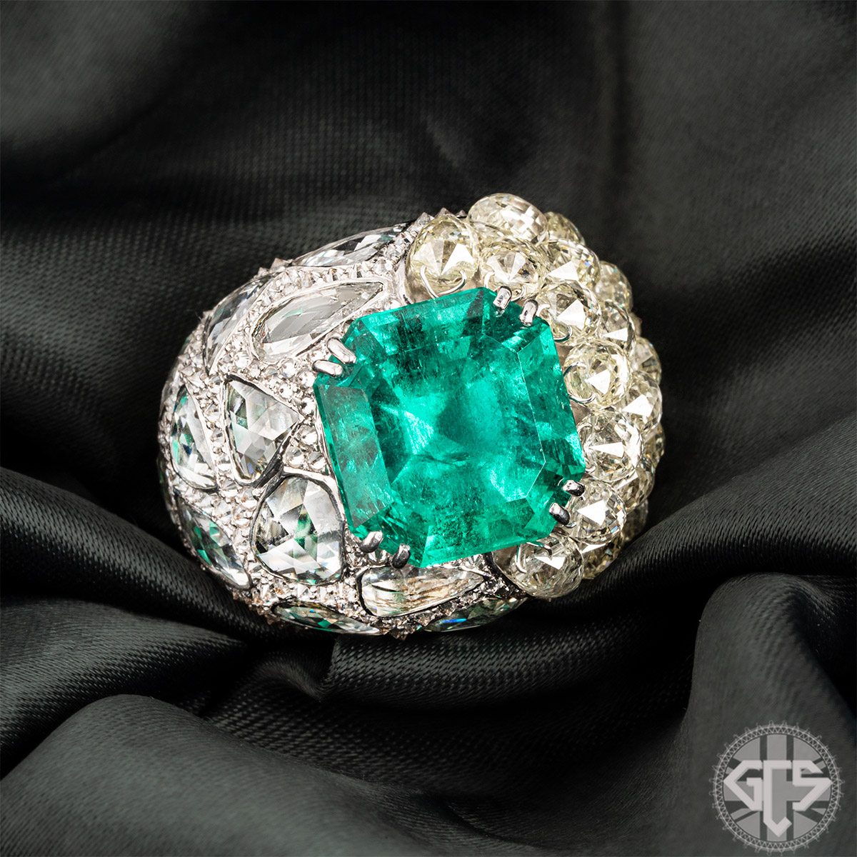 White Gold Columbian Emerald & Diamond Ring 15.60ct